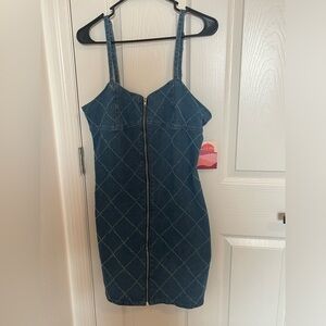NWT. Heart & Moon. Women Jean dress. Knee length. Size Large.